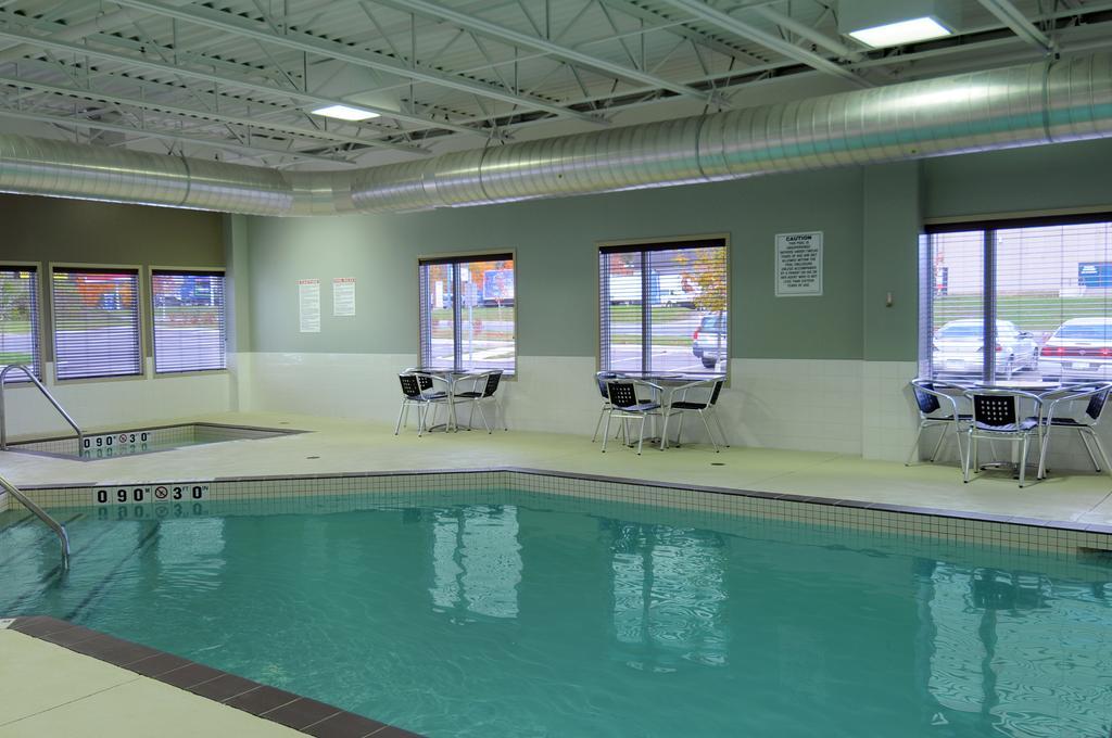 Hotel Super 8 By Wyndham Peterborough Facilidades foto