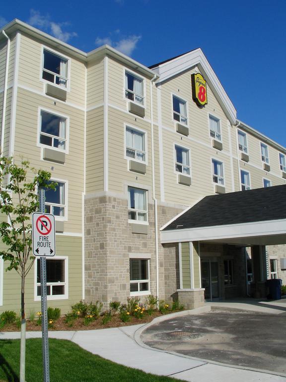 Hotel Super 8 By Wyndham Peterborough Exterior foto