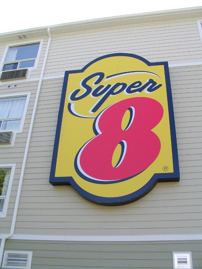 Hotel Super 8 By Wyndham Peterborough Exterior foto